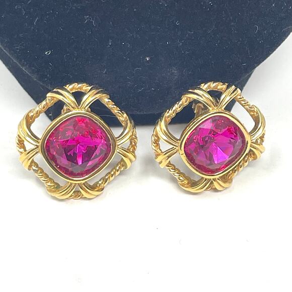 Swarovski Vintage Pink Faceted Cushion Cut Rope Edged Gold Tone Clip-On Earrings - Picture 3 of 7